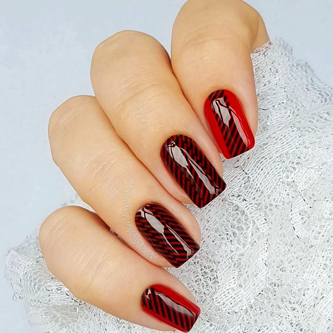 Маникюр 2022 2023 красный мраморный