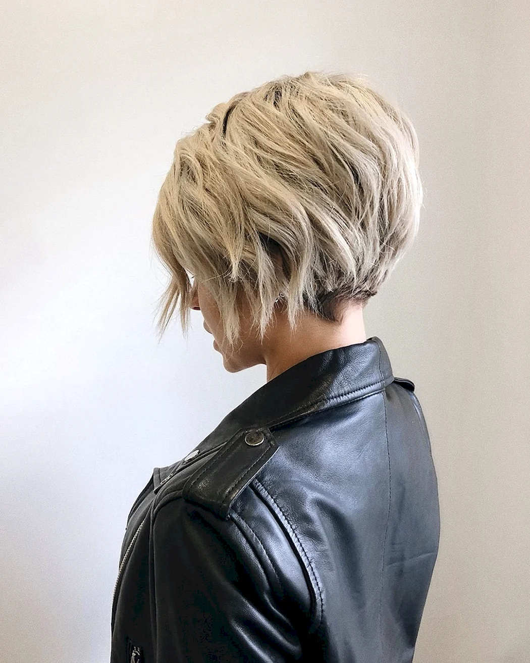 Стрижка с высоким затылком