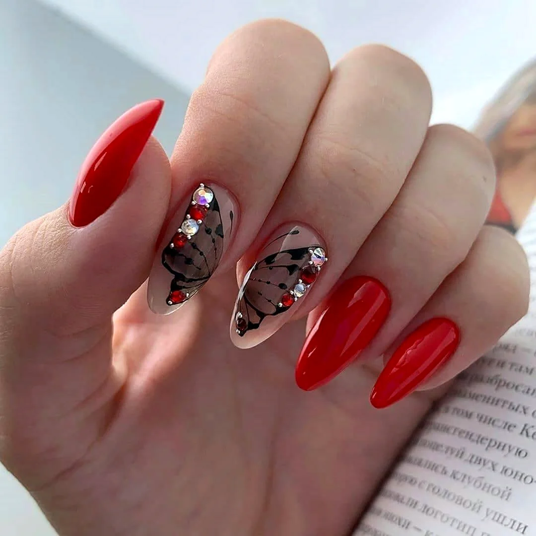 Стильные красные ногти