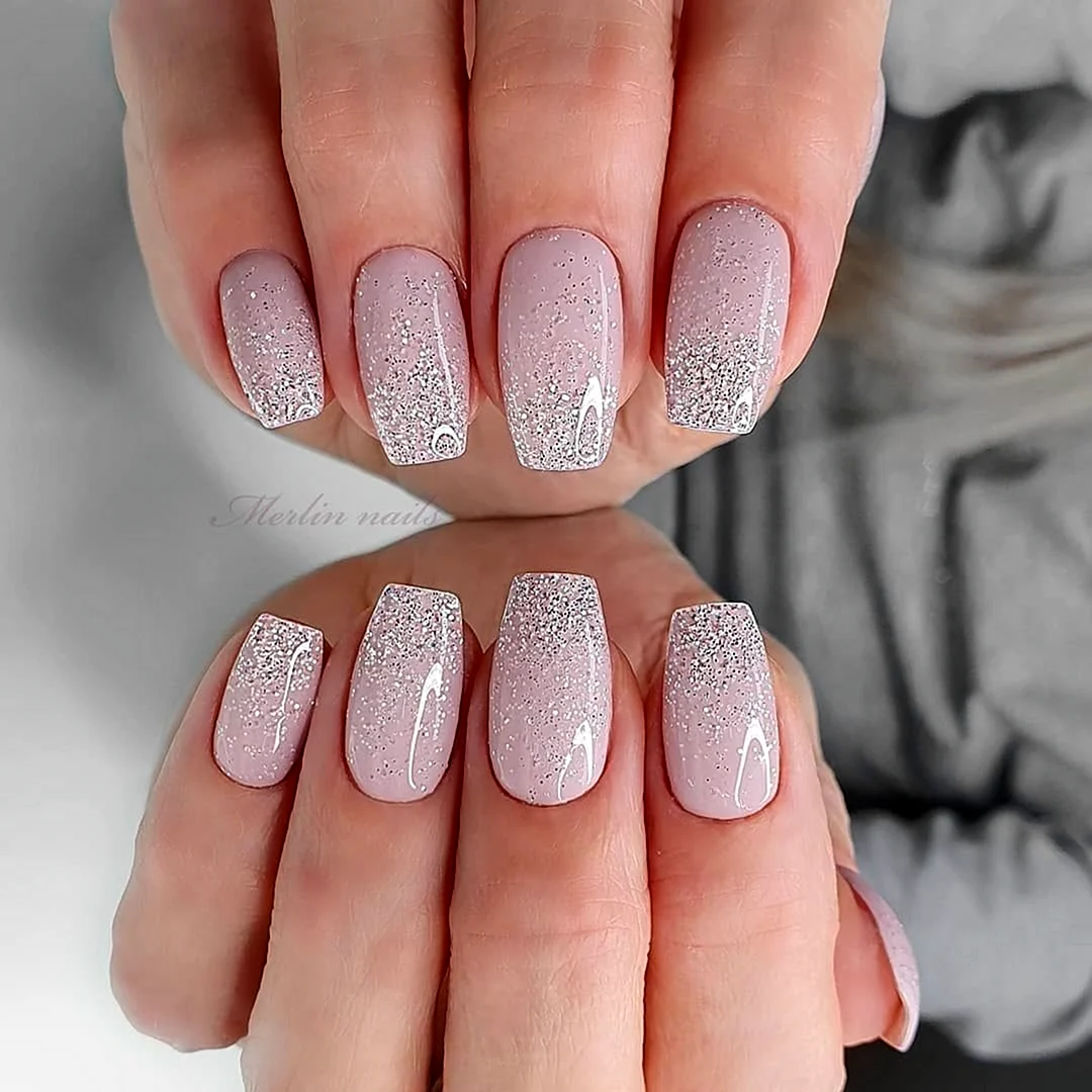 Маникюр с блестками