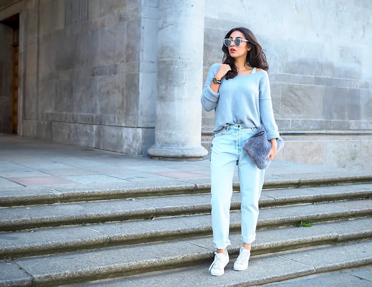 Образы с белыми джинсами мом