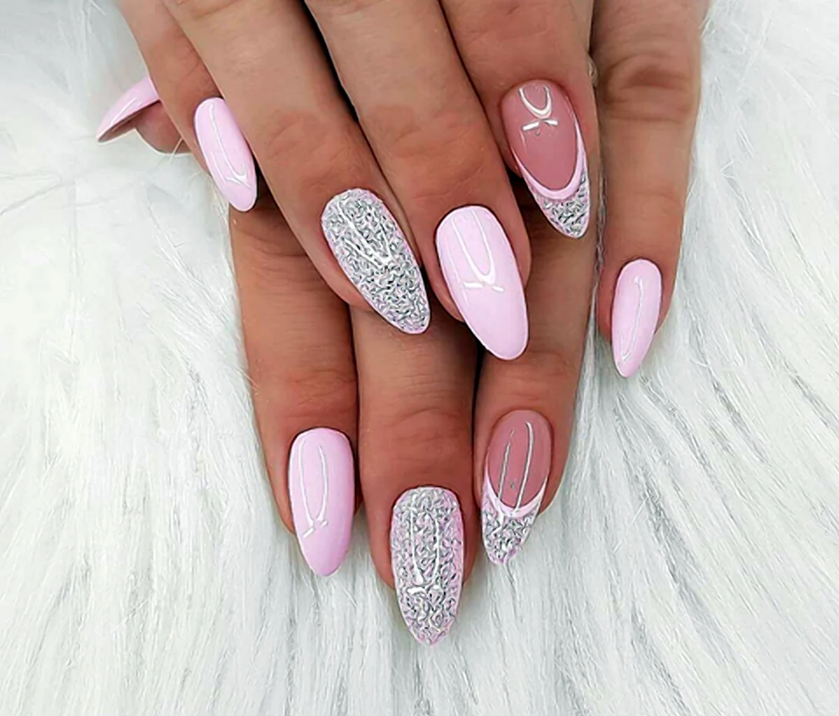 Мерлин Найлз маникюр