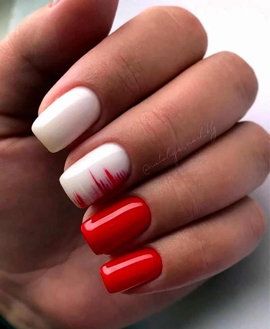 Красный маникюр