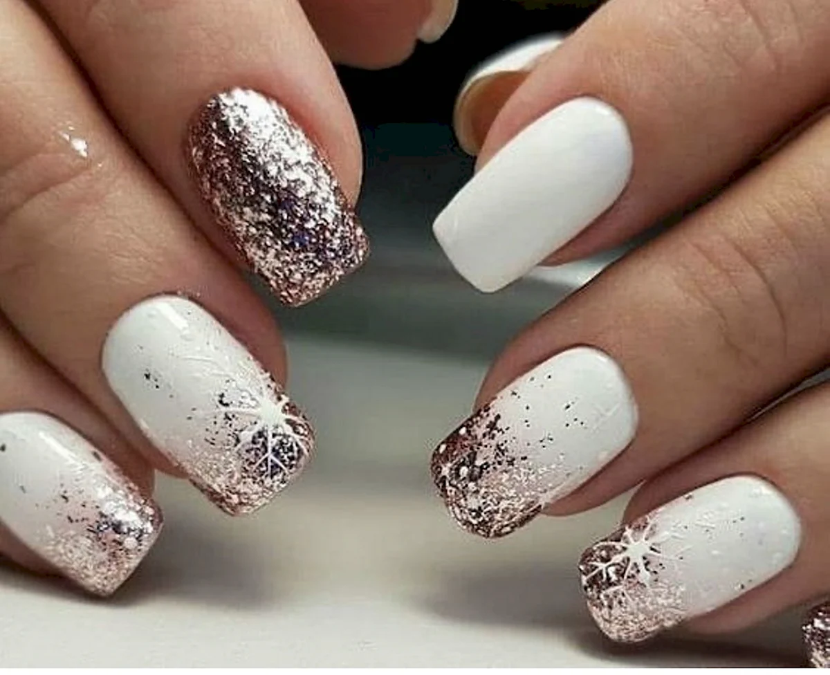 Маникюр на новый год белый