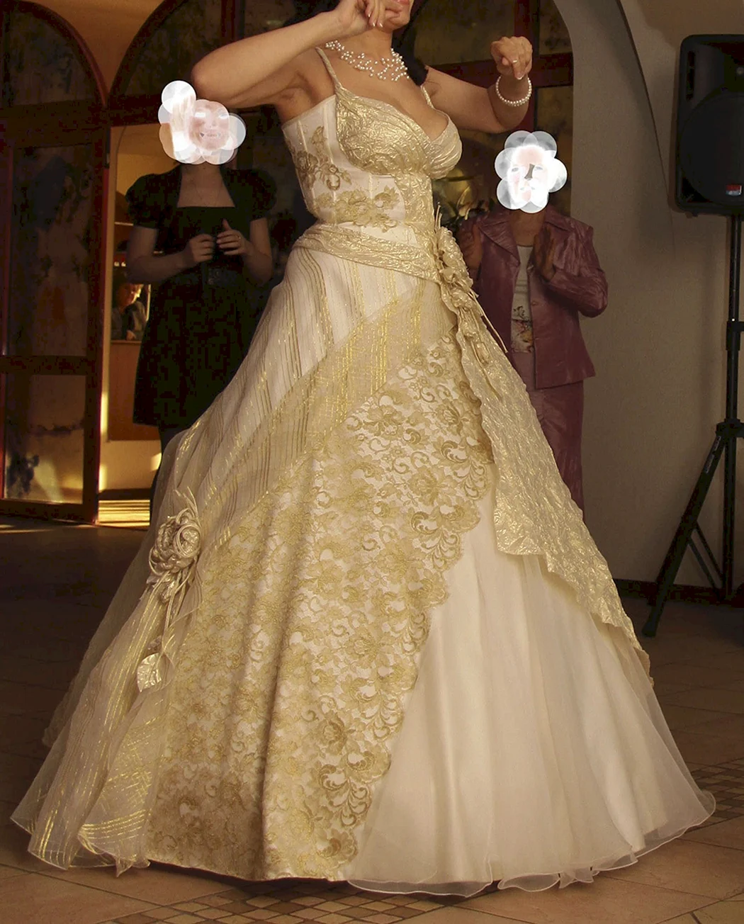Золотое платье невесты