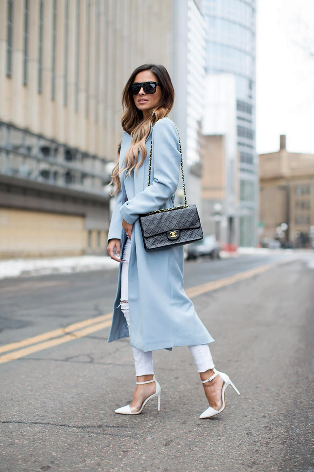 Образы с голубым Тренчем