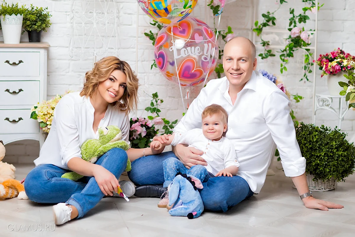 Образы для семейной фотосессии в студии