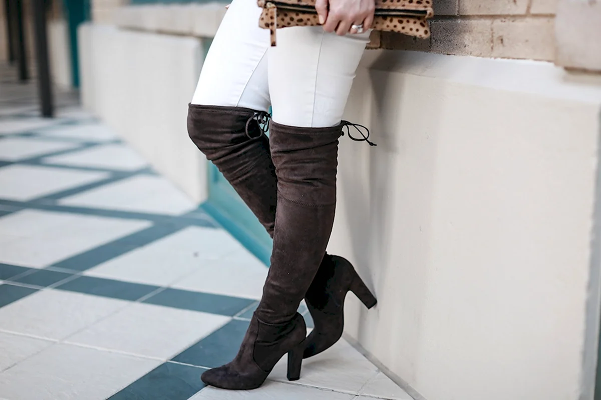 Джинсы с высокими сапогами