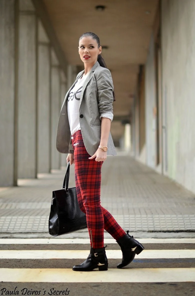 Клетчатые штаны и ботинки