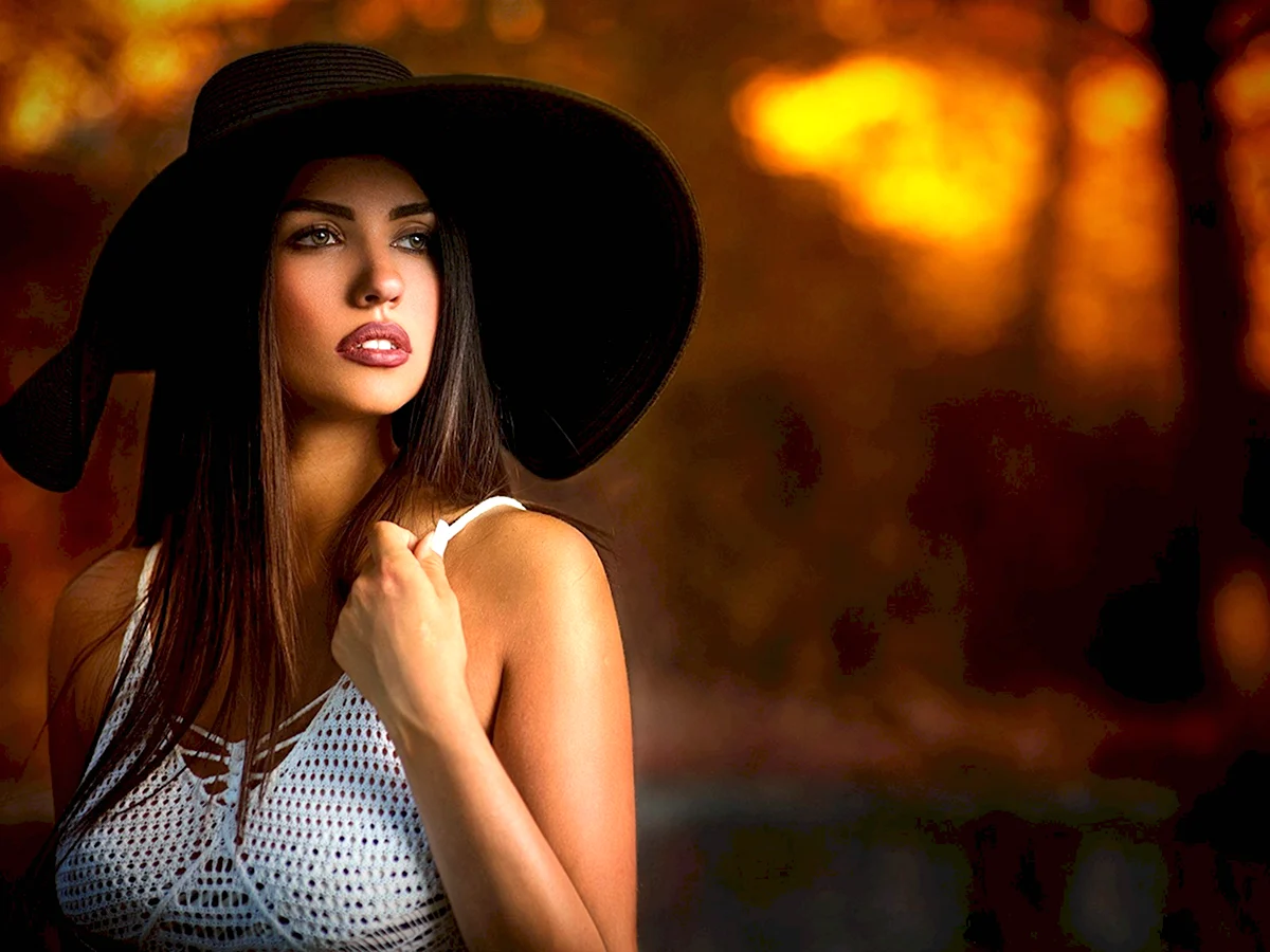 Девушка в шляпке