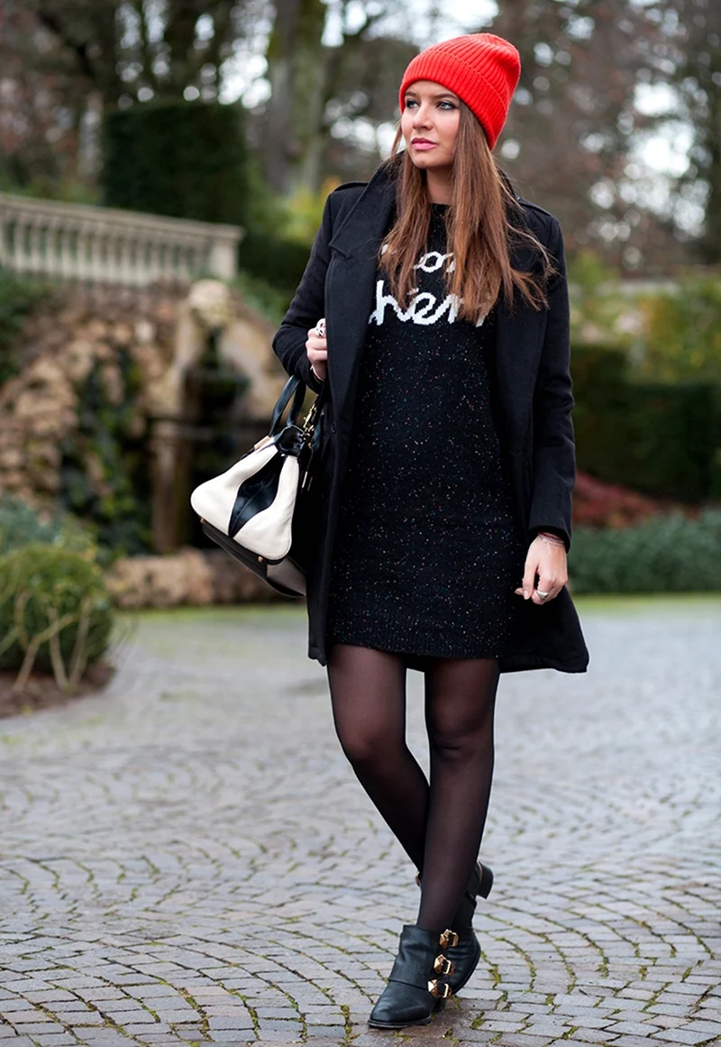 Шапка к черному пальто