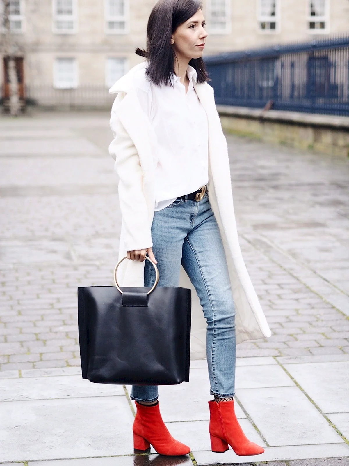 Образ с ботильонами