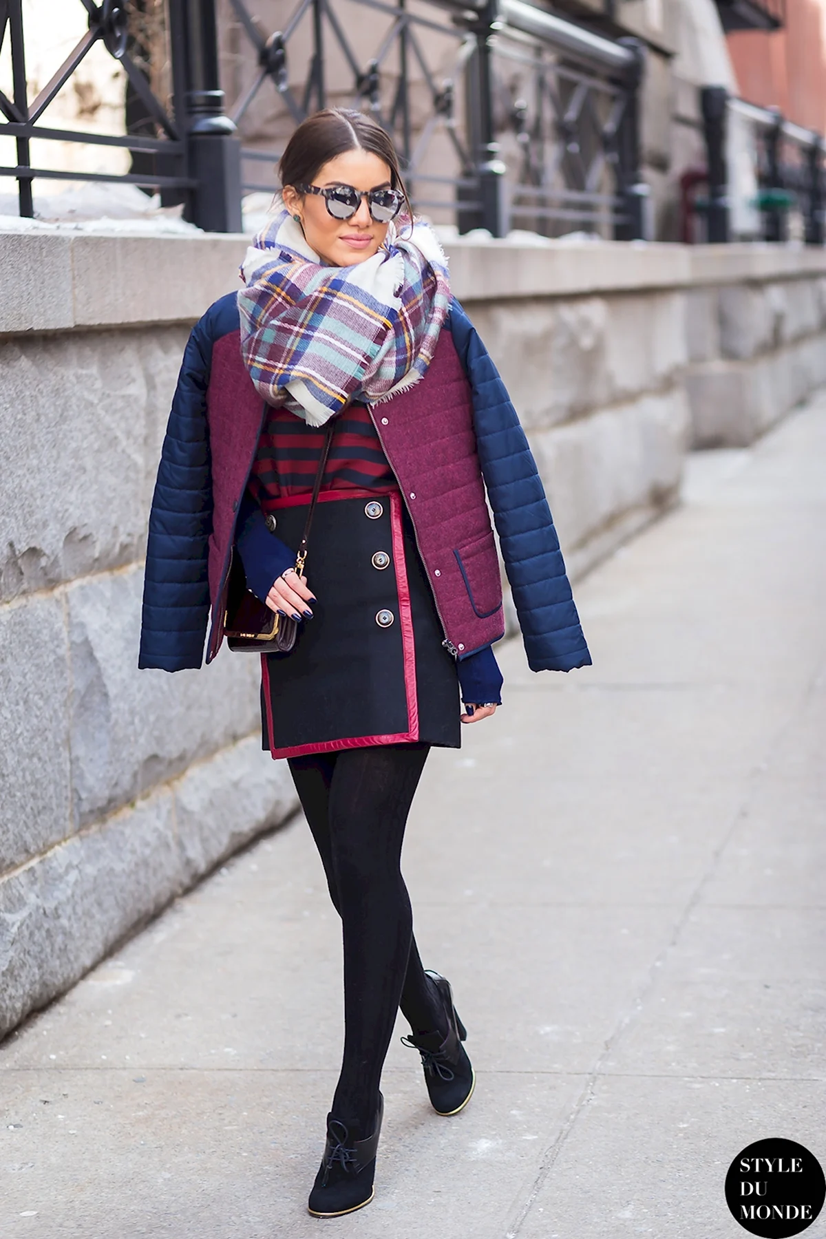 Модные пуховики и шарфы