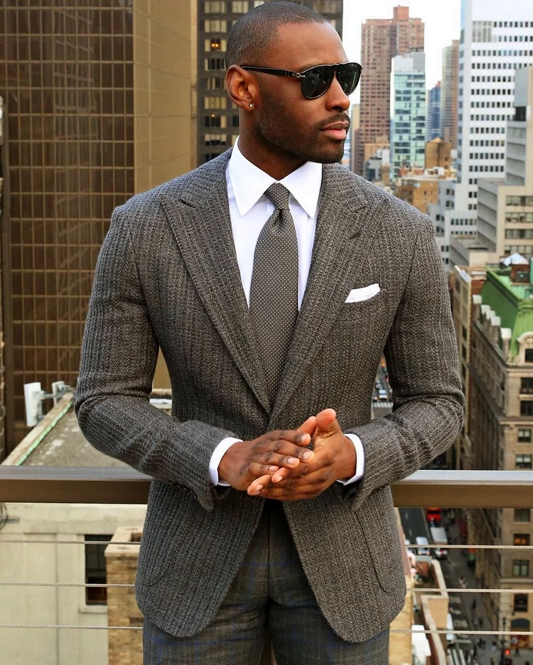 Галстук к серому пиджаку