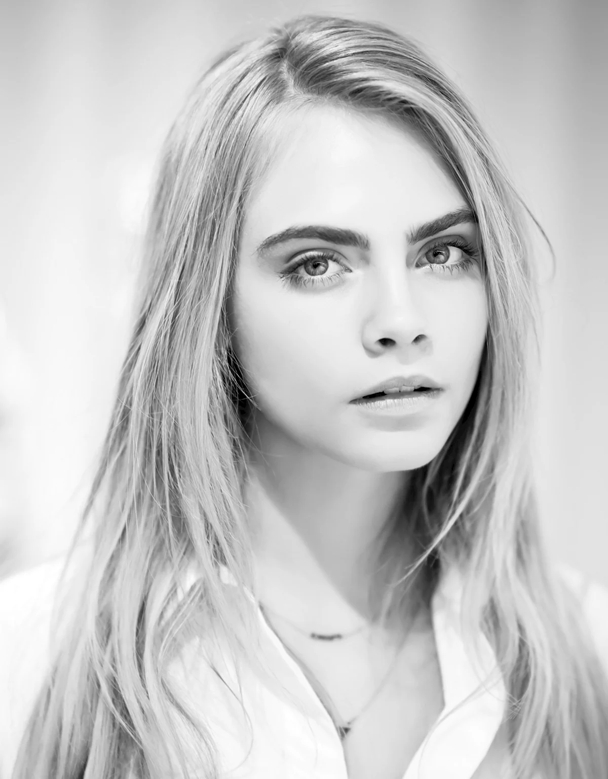 Кара Делевинь чб