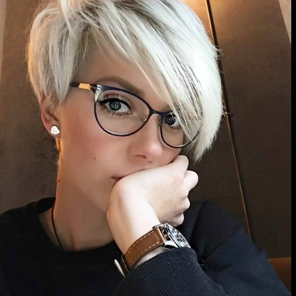 Стрижка Пикси с удлиненной челкой