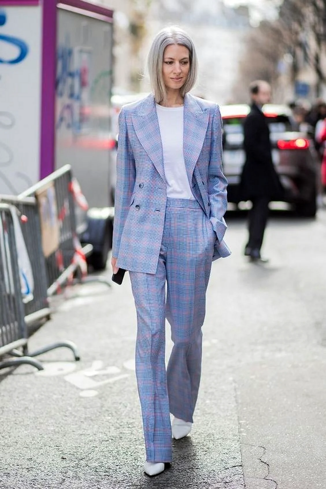 Голубой костюм в клетку женский брючный