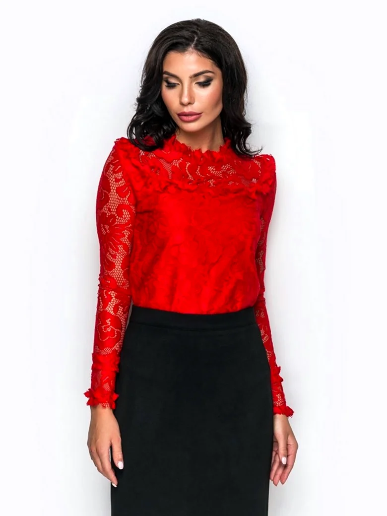 Красная гипюровая блузка