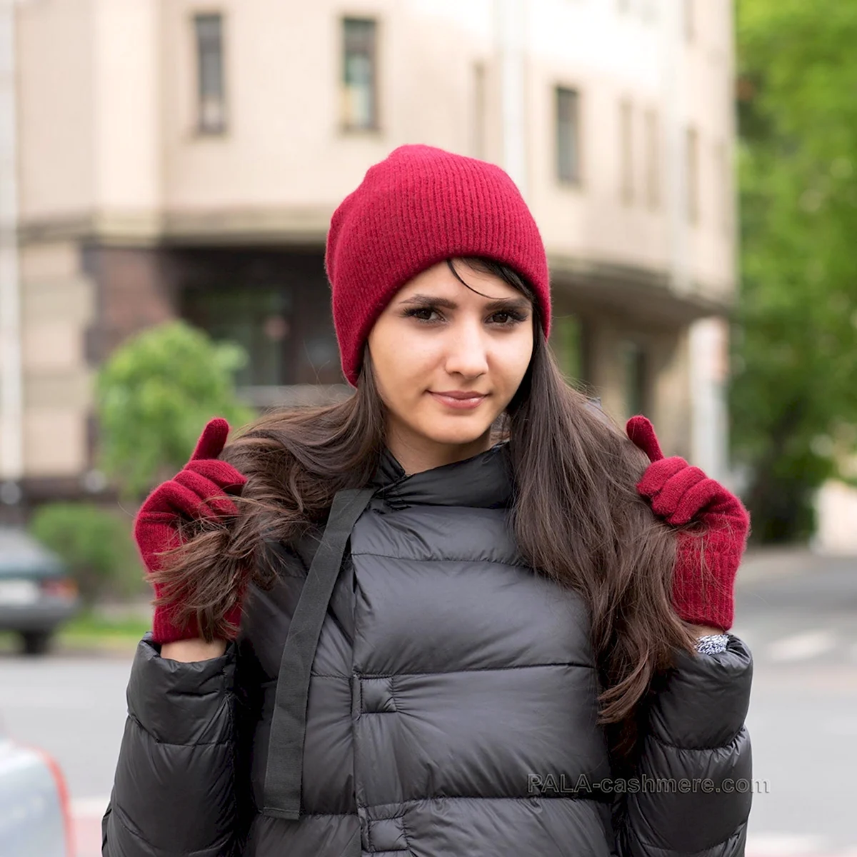 Бордовая шапка женская