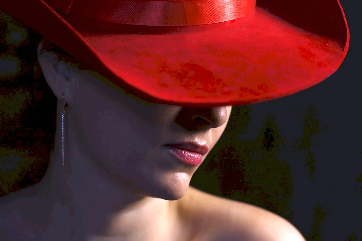 Женщина в красной шляпе