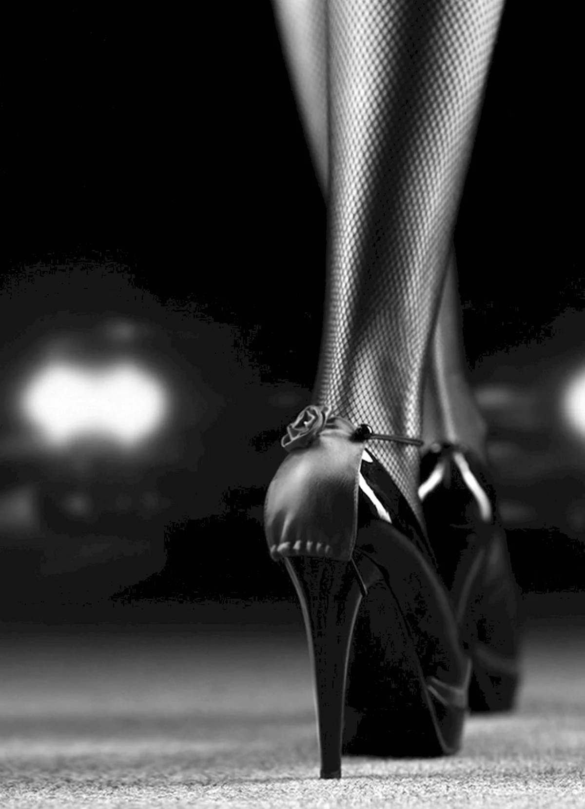 Красивые ноги в туфлях