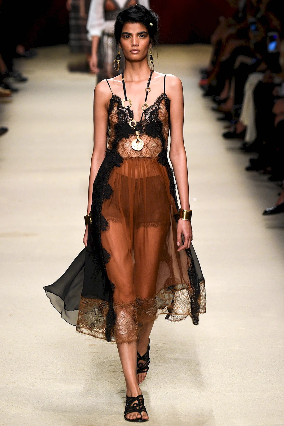 Alberta Ferretti Весна-лето 2021