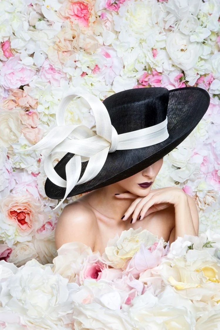 Девушка в шляпке