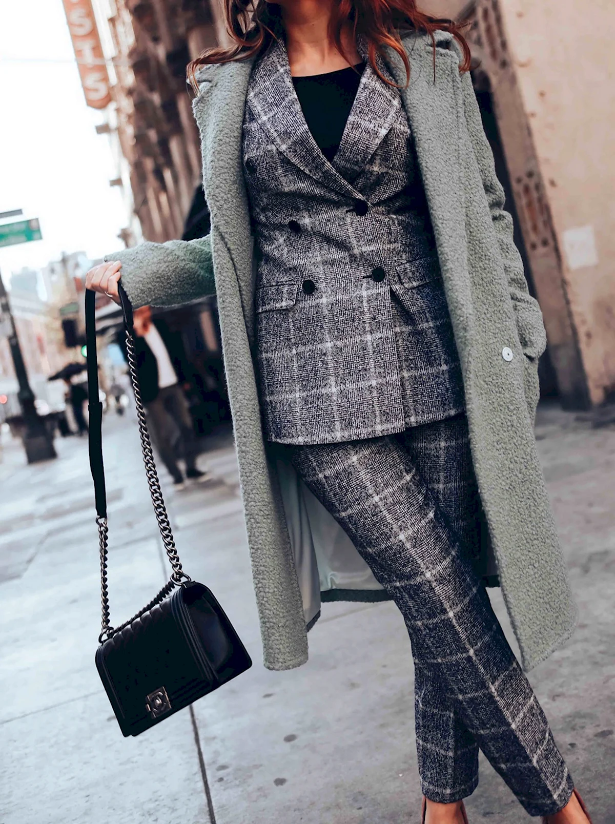 Костюм в клетку с водолазкой женский