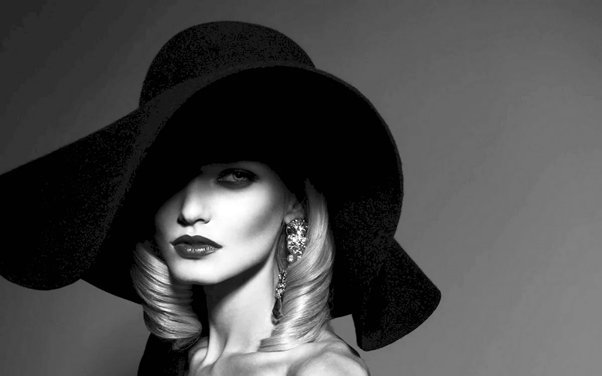 Женщина в шляпе