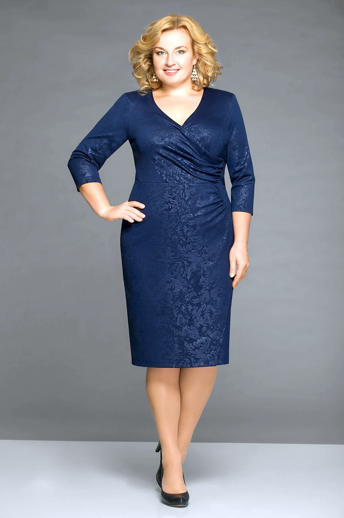 Женщина в платье