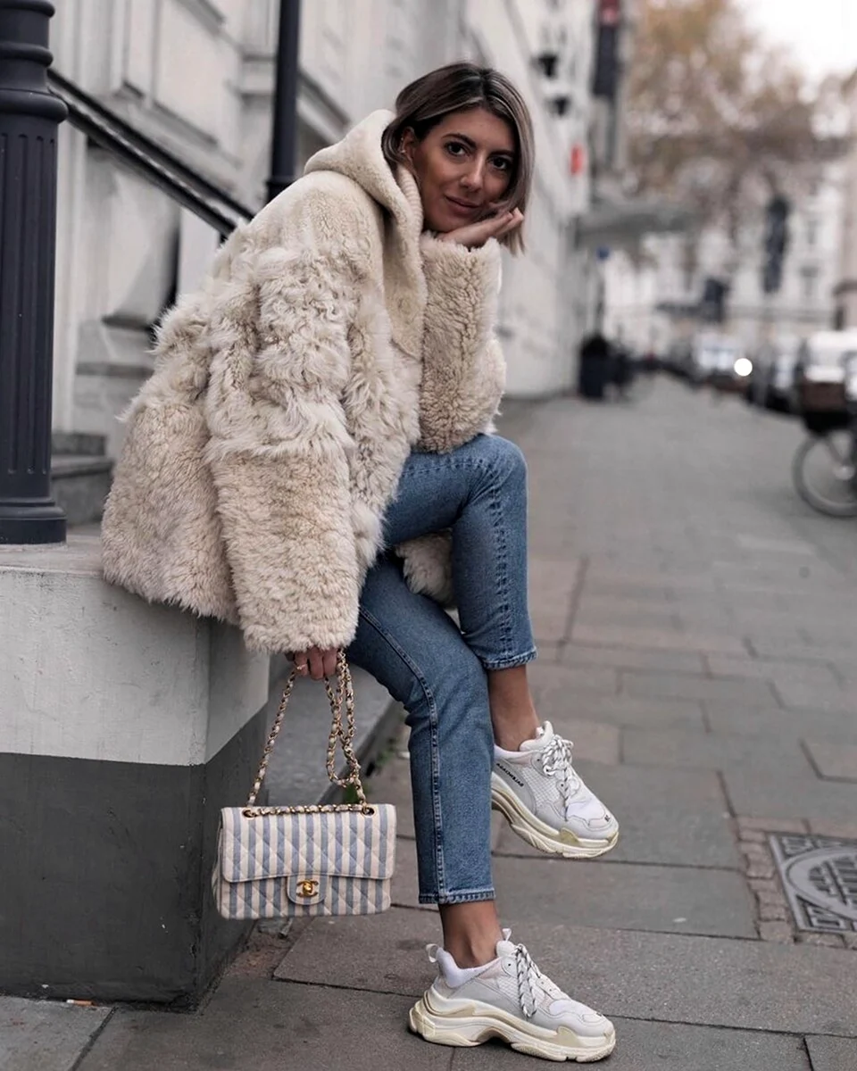 Шуба и кроссовки