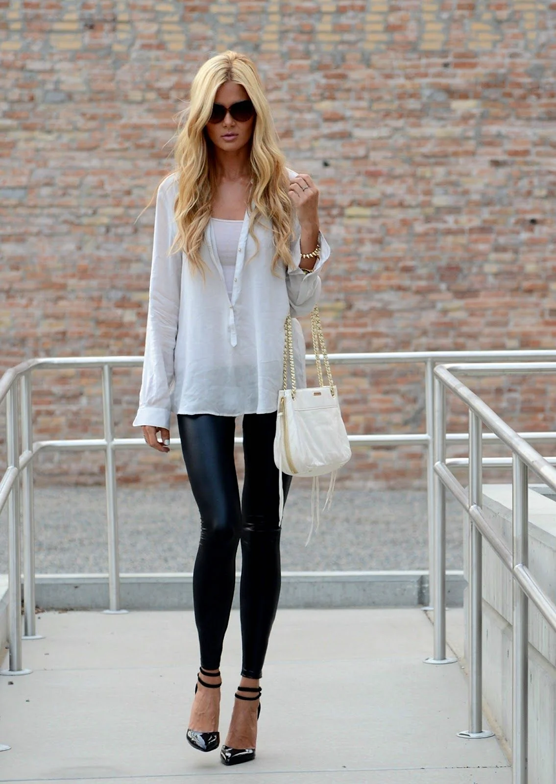 Образы с кожаными леггинсами