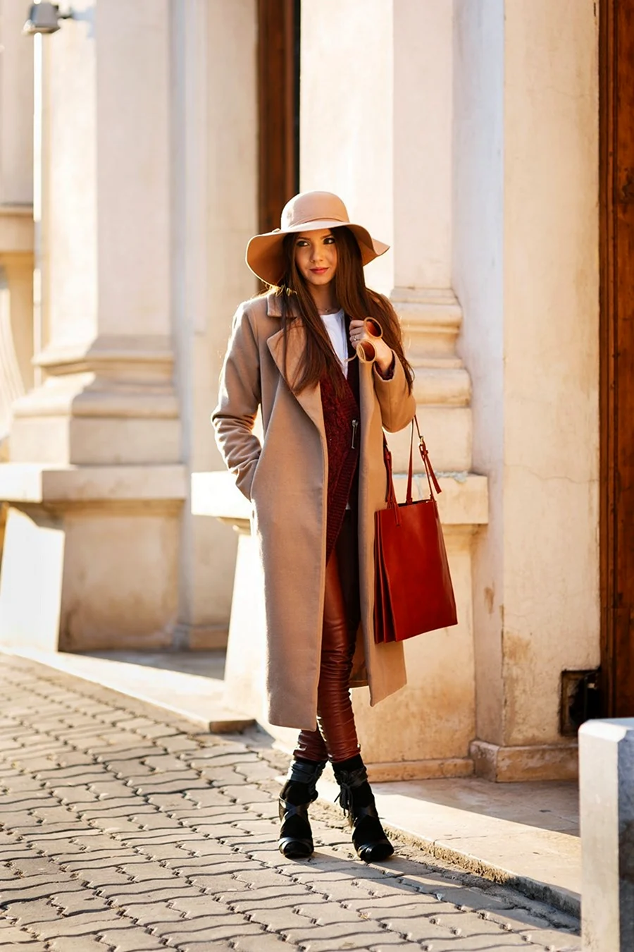 Пальто и шляпа