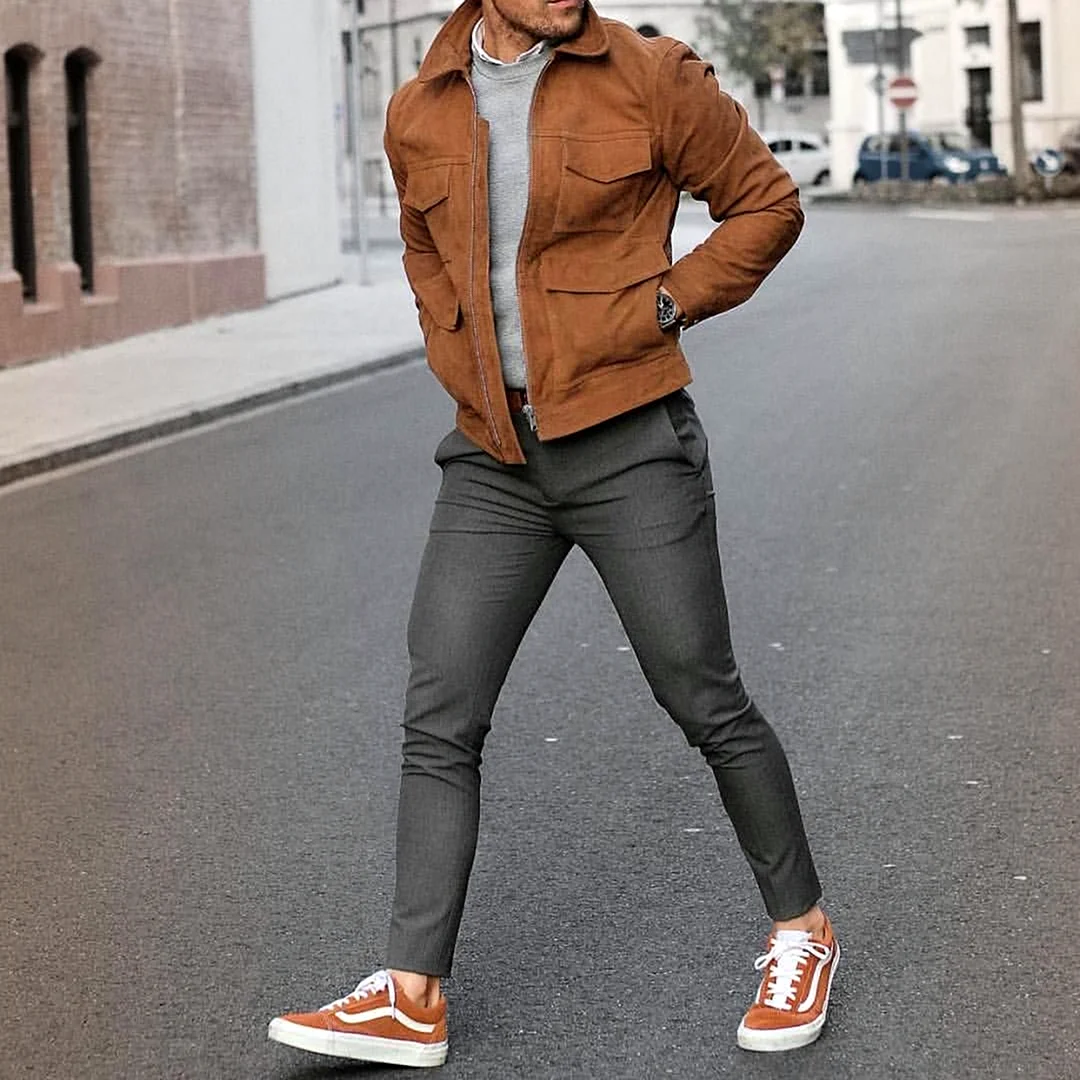 Мужской look с коричневыми кедами