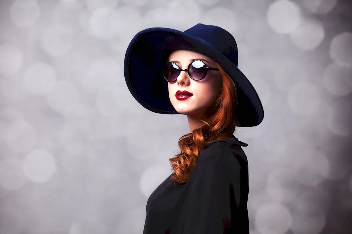 Девушка в шляпке