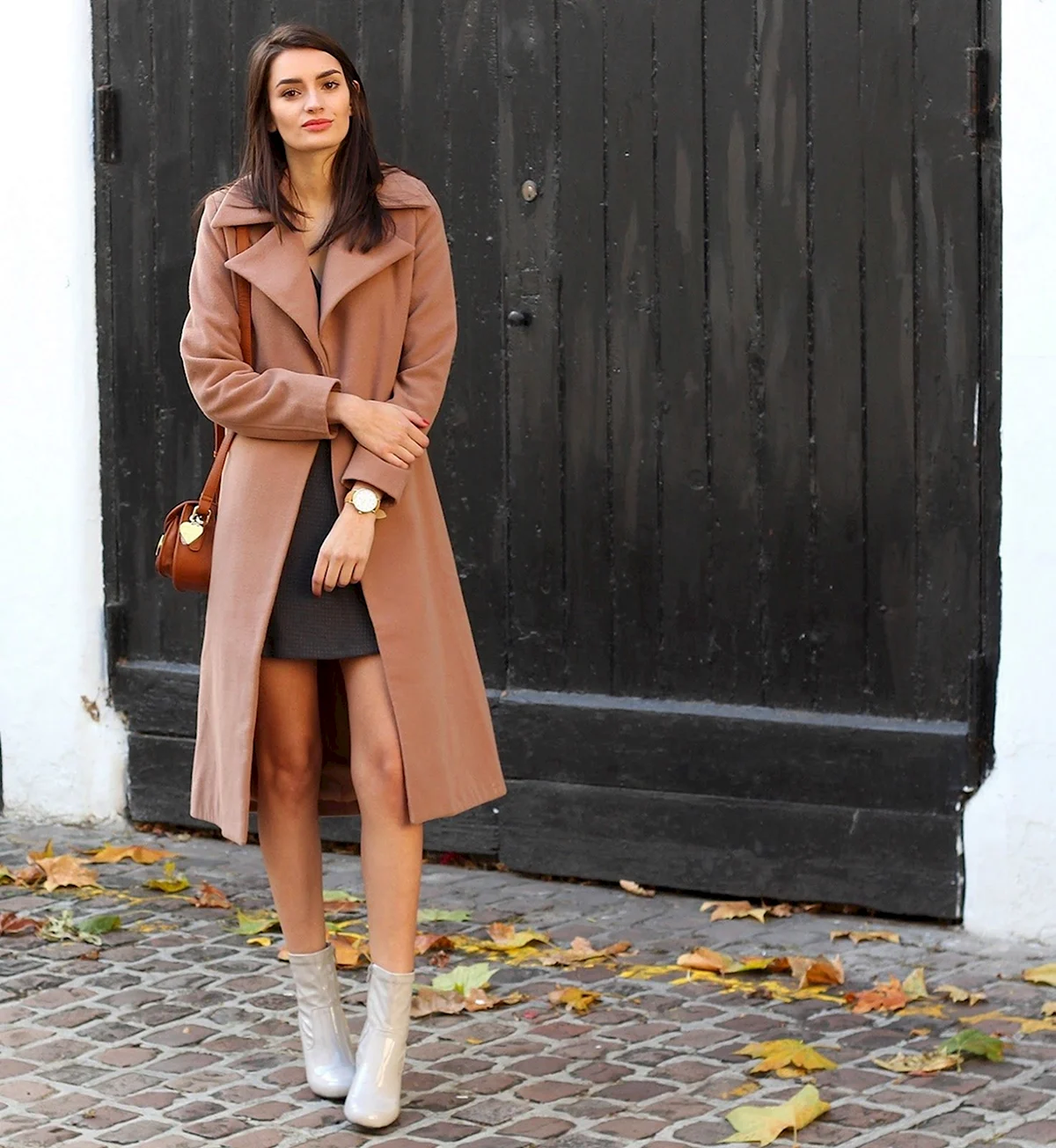 Пальто кэмел и сапоги трубы