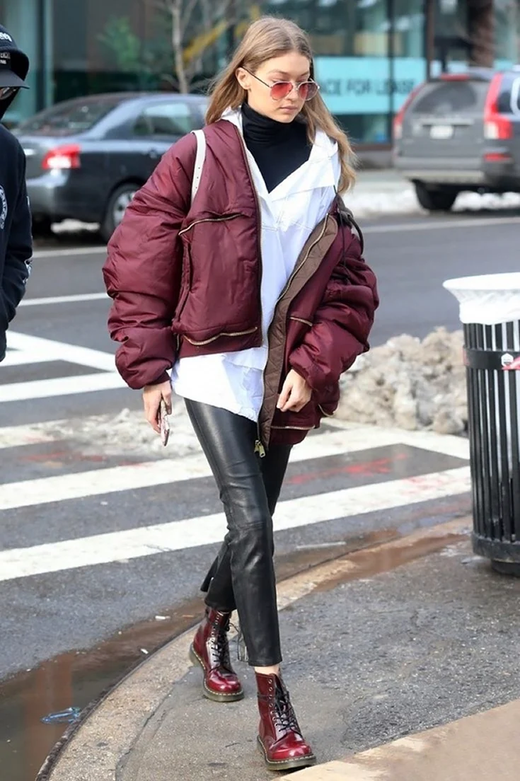 Образы Джиджи Хадид в мартинсах