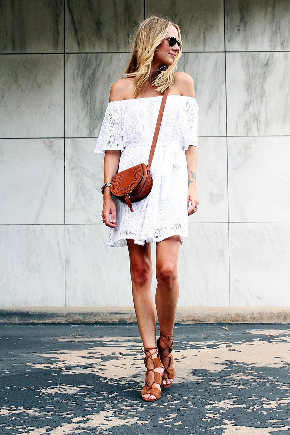 Платье с сандалиями