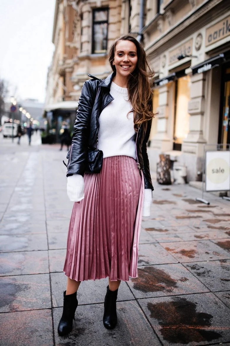 Плиссированная юбка с сапогами