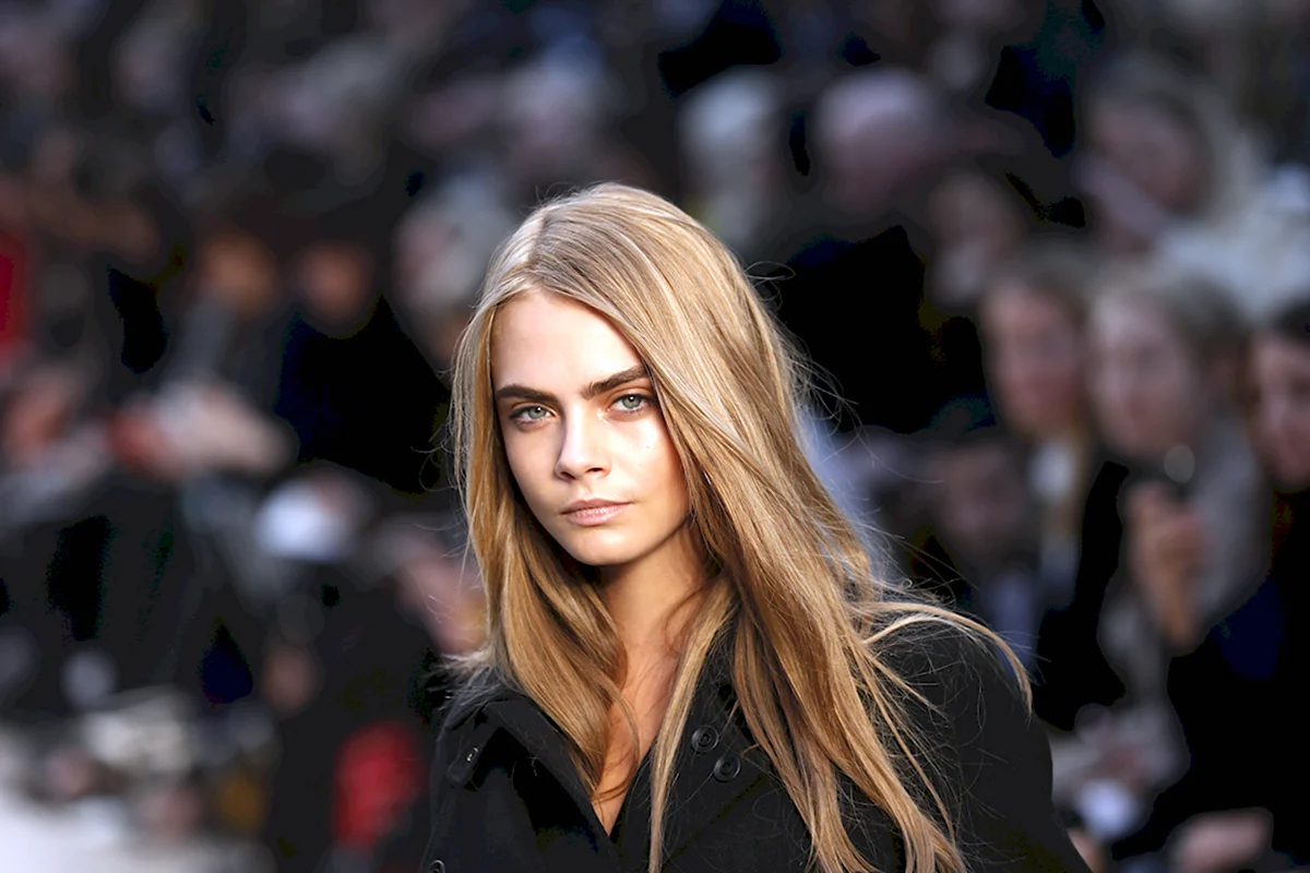 Актриса Кара Делевинь