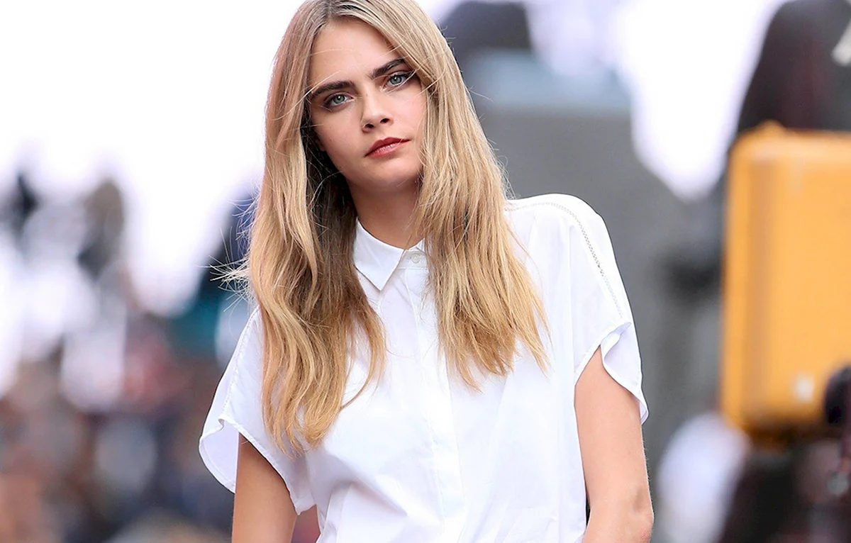 Кара Делевинь 2022