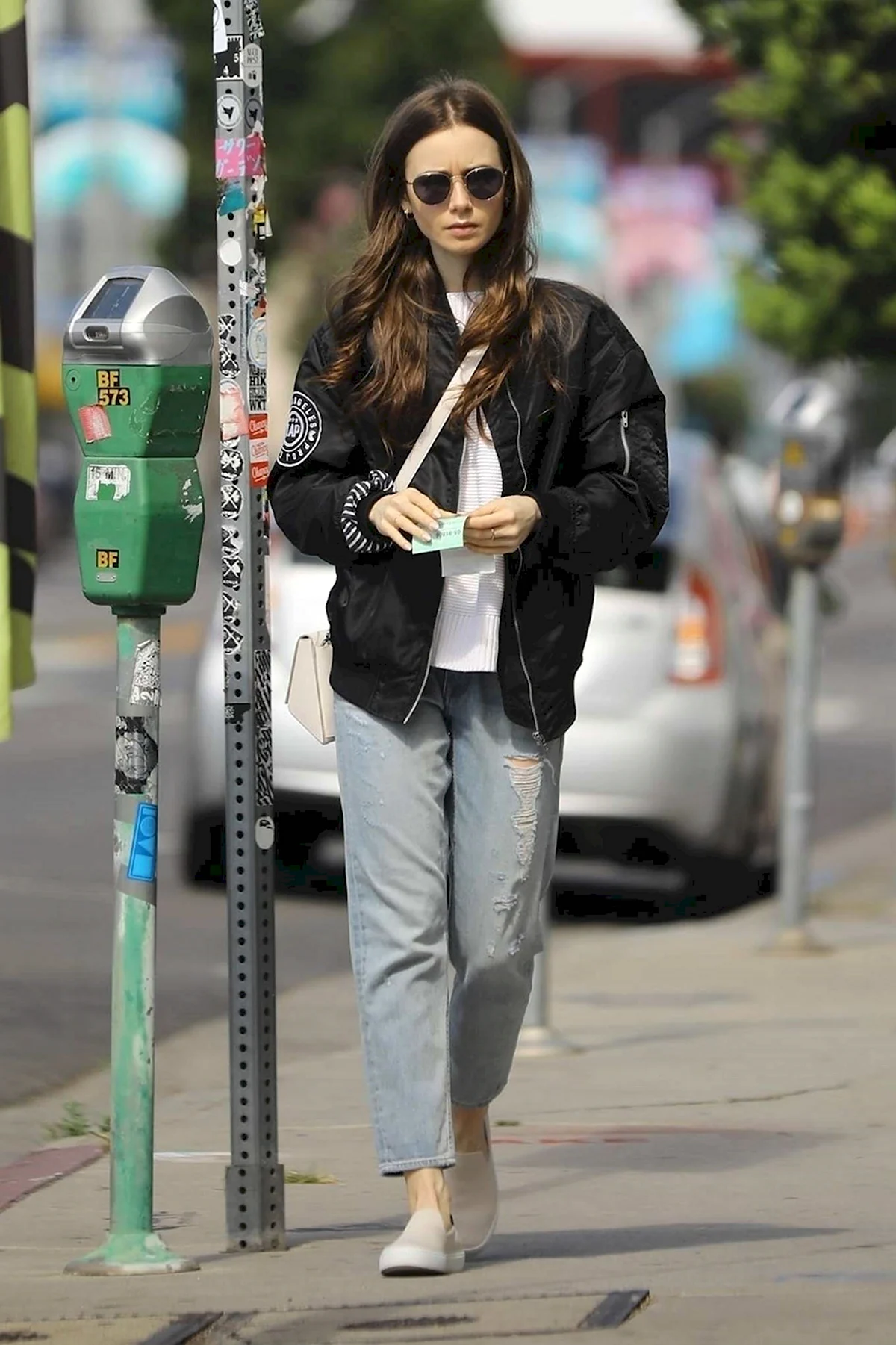 Лили Коллинз папарацци