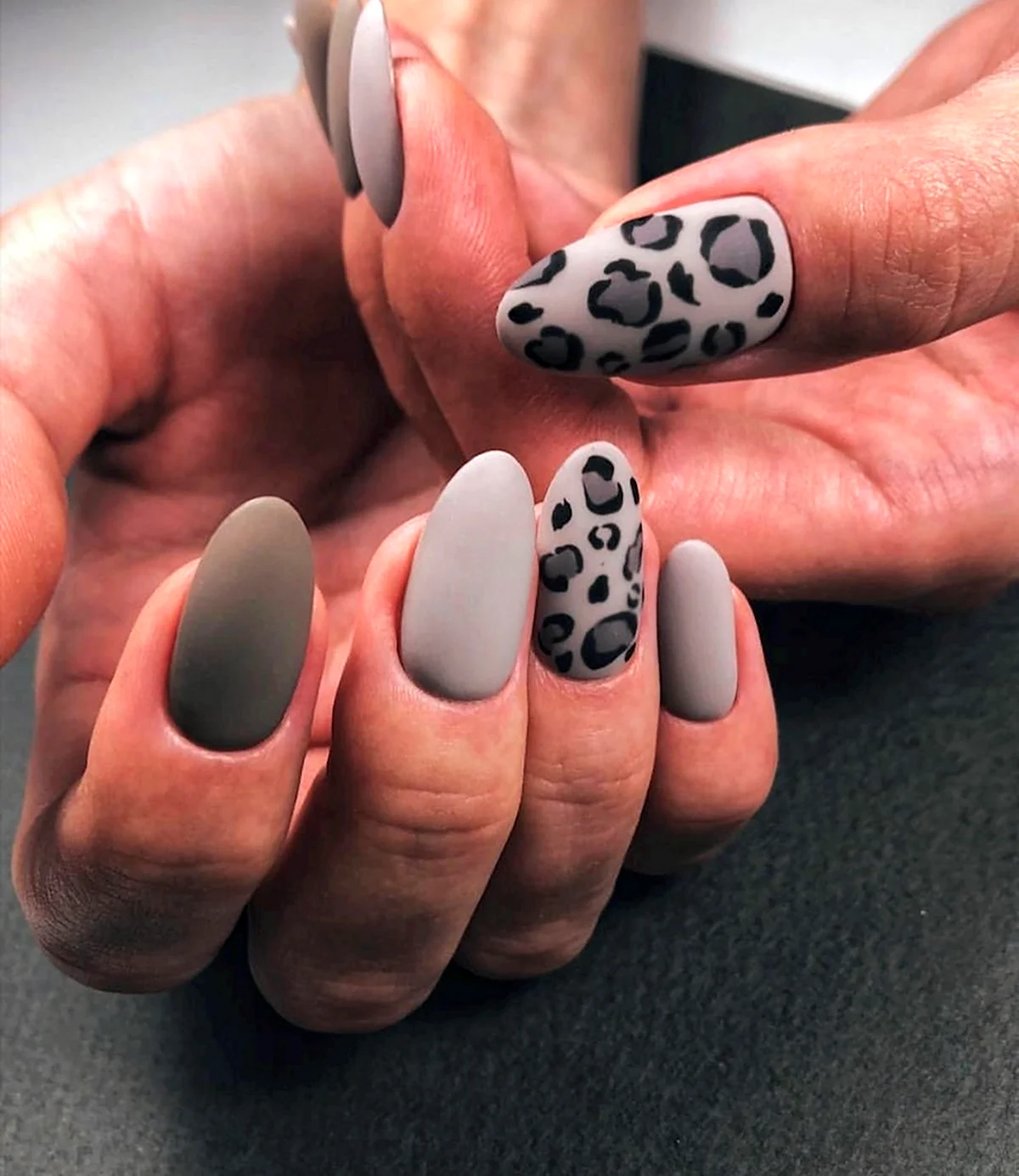 Маникюр леопард