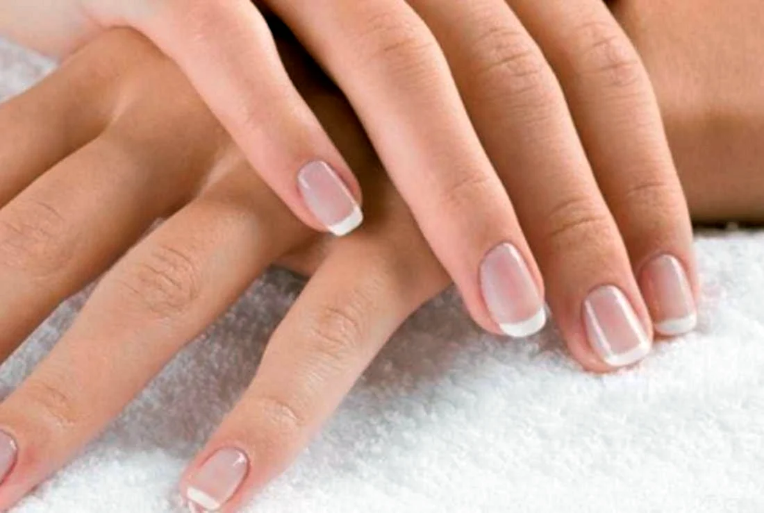 Прозрачные ухоженные ногти