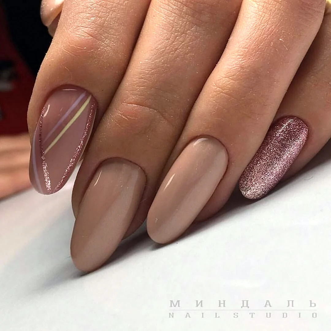 Нюдовый маникюр 2019 миндаль