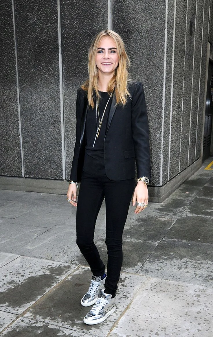 Cara Delevingne в полный рост