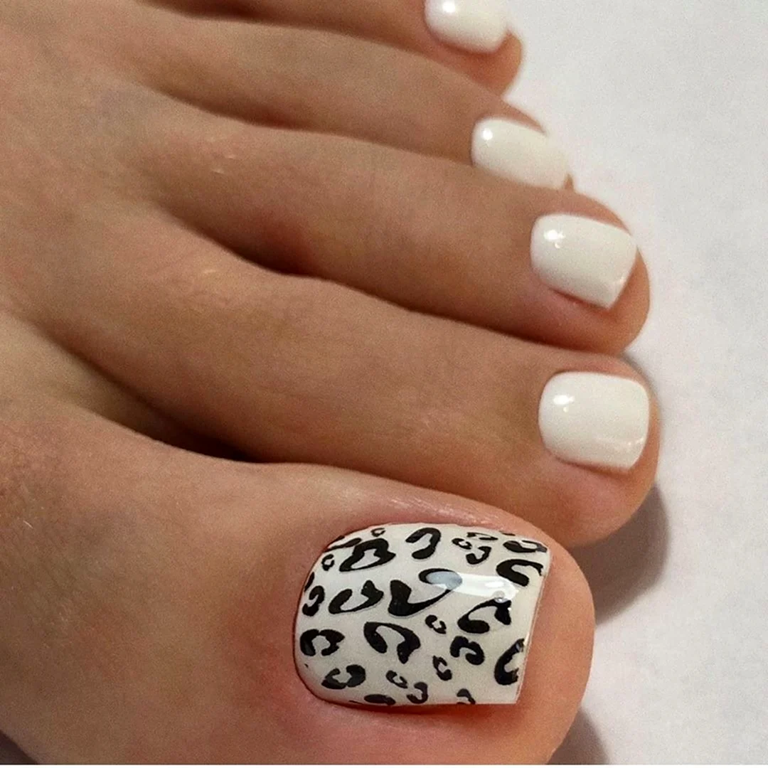 Леопардовый педикюр