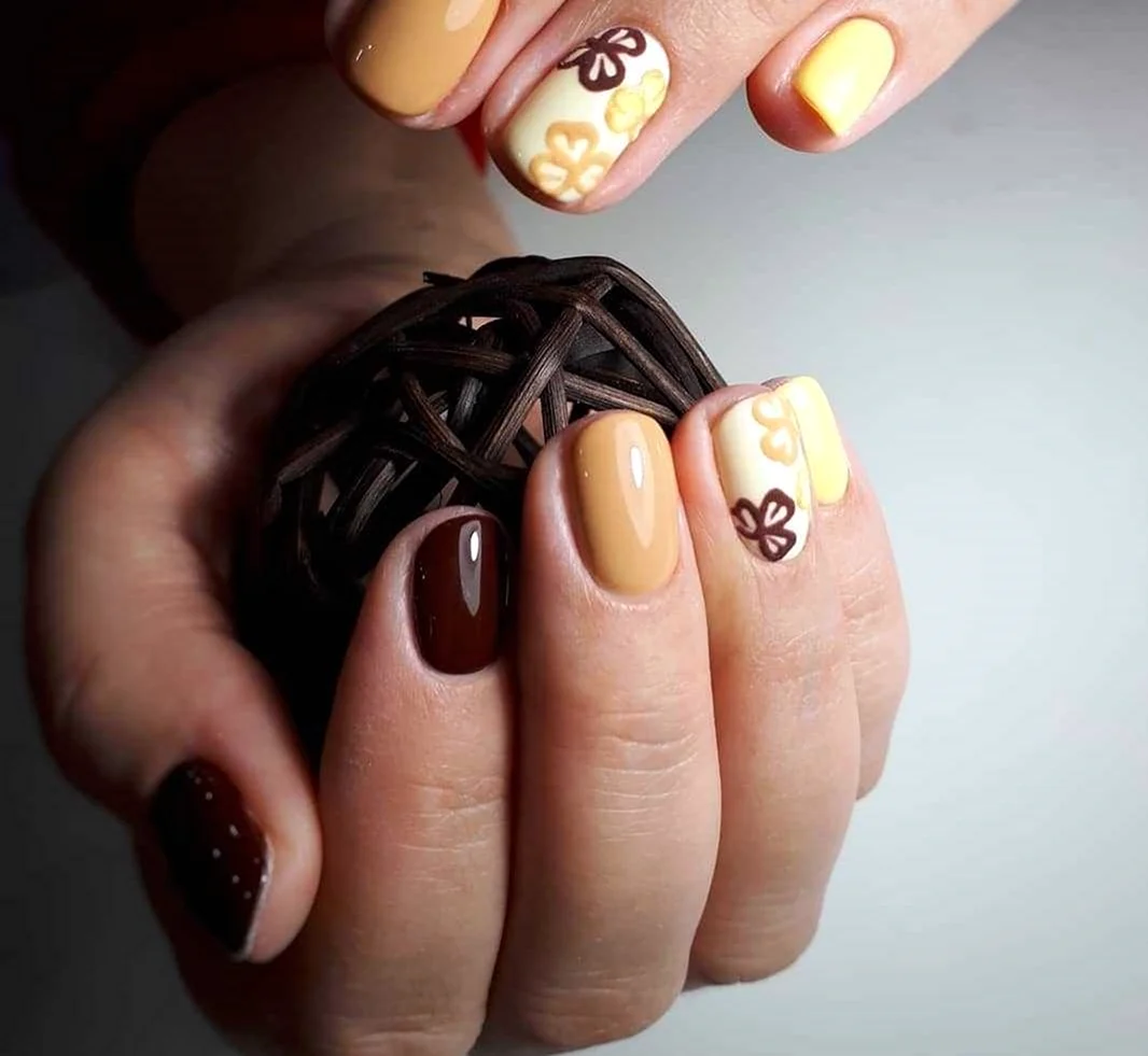 Коричневый с желтым маник