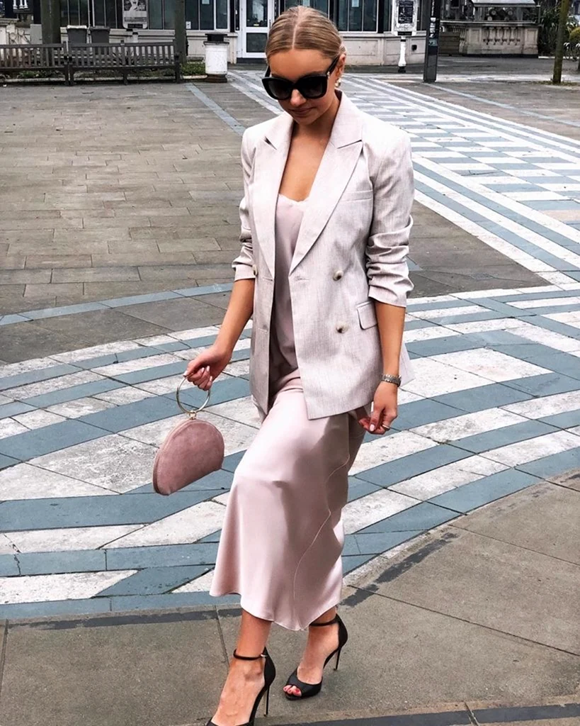 Платье в бельевом стиле с пиджаком