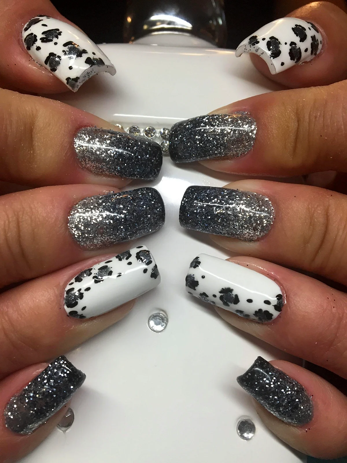 Пятнистые ногти